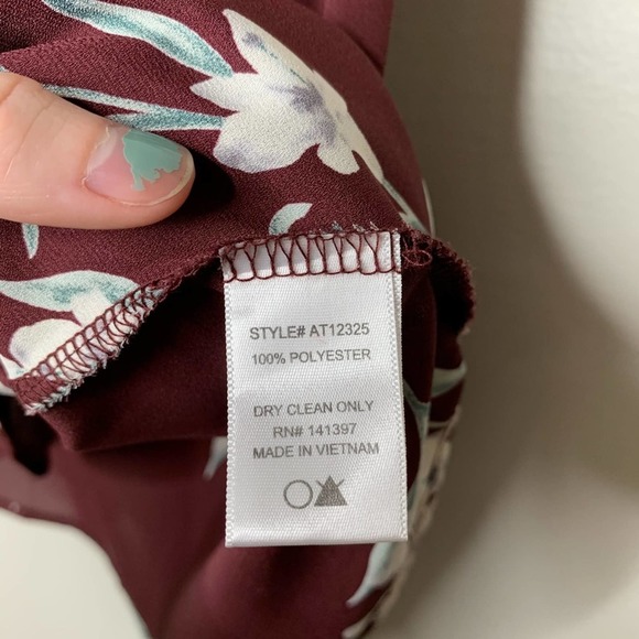 ASTR Sleeveless Floral Tie Neck Blouse Size XS - Picture 5 of 5